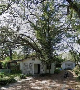 8712 N TAMPA STREET TAMPA, FL 33604
