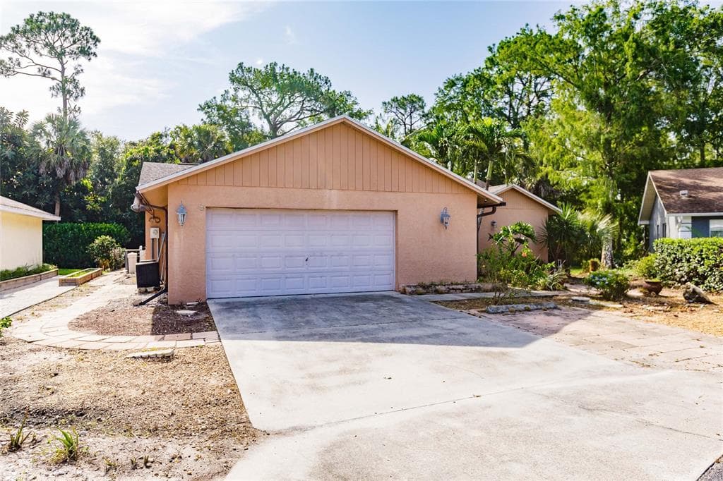 4056 SEAOATS LANE NAPLES, FL 34112