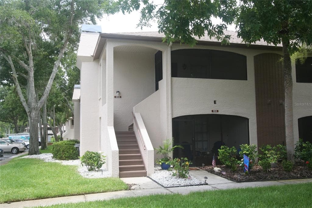 2985 BONAVENTURE CIRCLE UNIT 203 PALM HARBOR, FL 34684