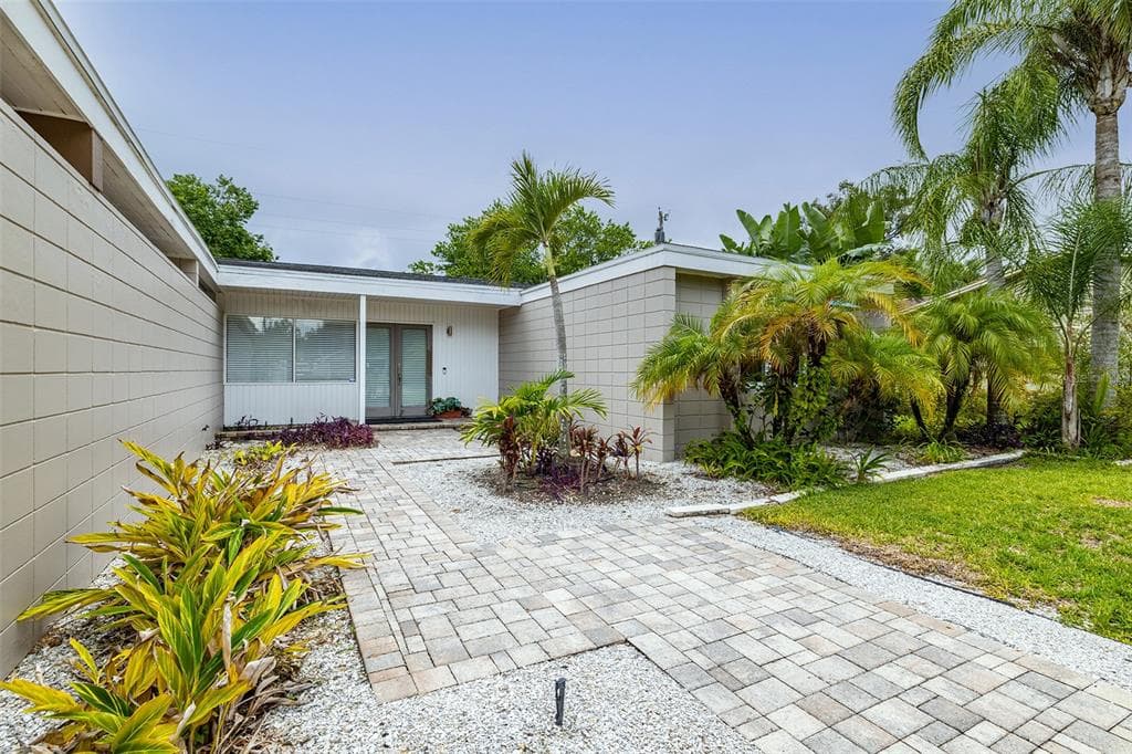 3310 LACEWOOD ROAD TAMPA, FL 33618