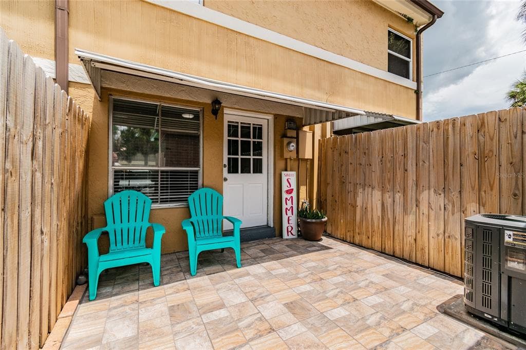 4525 LA CAPRI COURT TAMPA, FL 33611