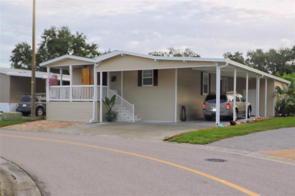 215 N SAINT GEORGE CIRCLE APOLLO BEACH, FL 33572