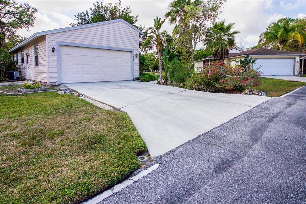 523 BEARDED OAKS CIRCLE SARASOTA, FL 34232