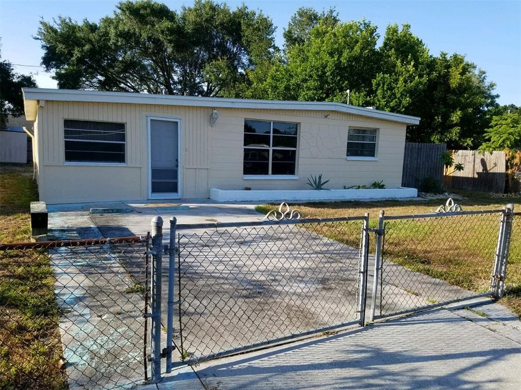 8385 95TH TERRACE SEMINOLE, FL 33777