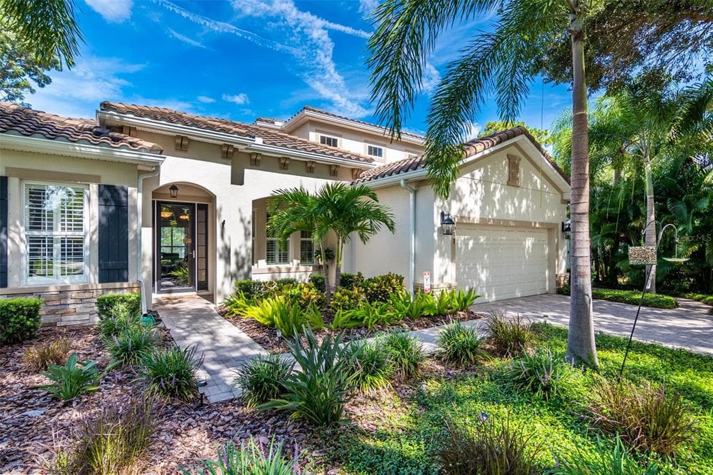 3611 E TAMPA CIRCLE TAMPA, FL 33629