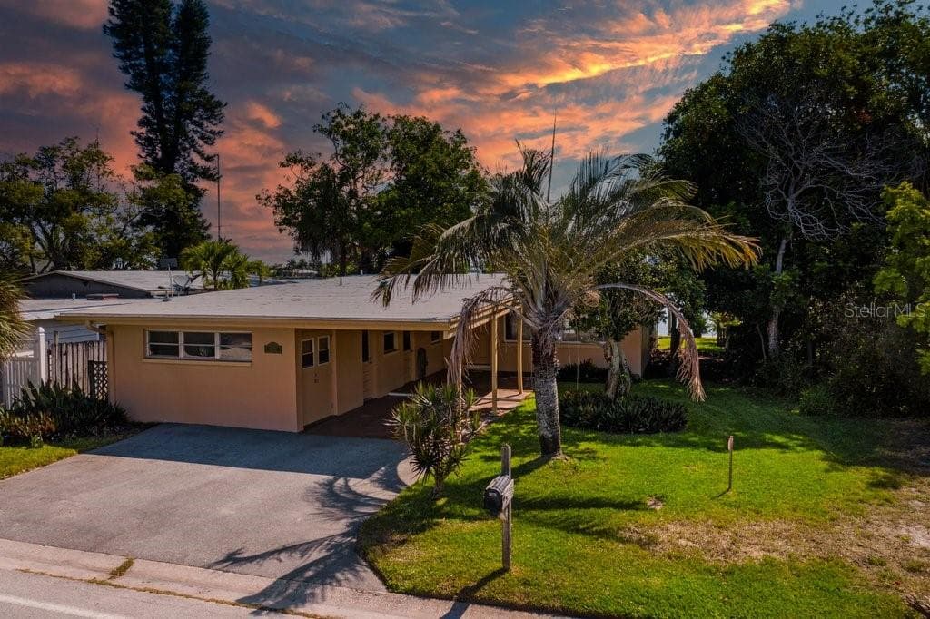 8625 BOCA CIEGA DRIVE ST PETE BEACH, FL 33706