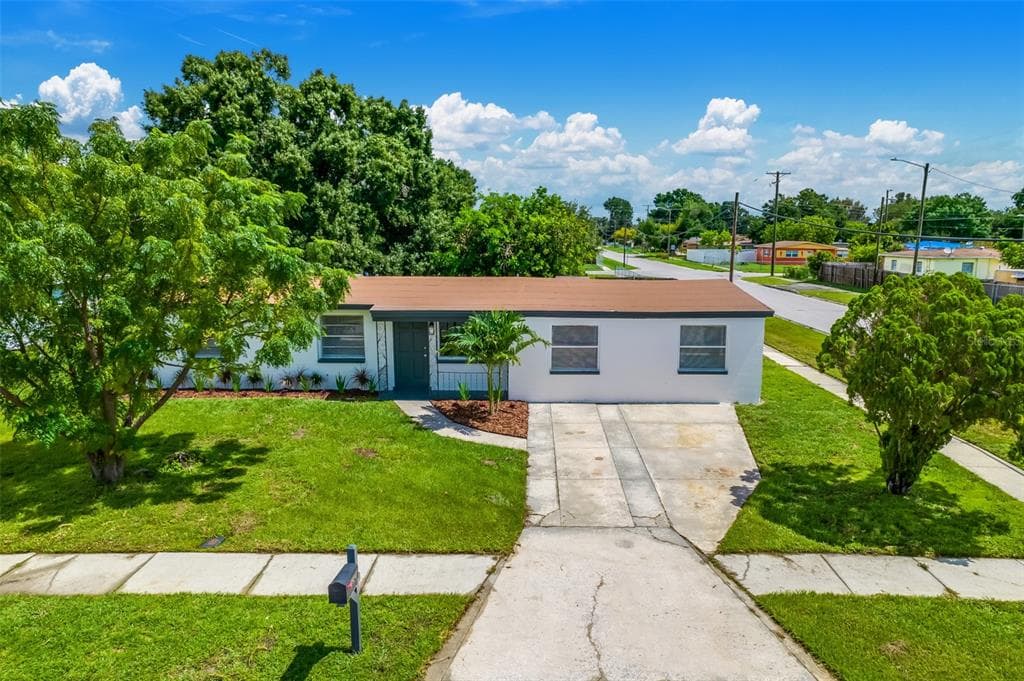 7924 ENDIVE AVENUE TAMPA, FL 33619
