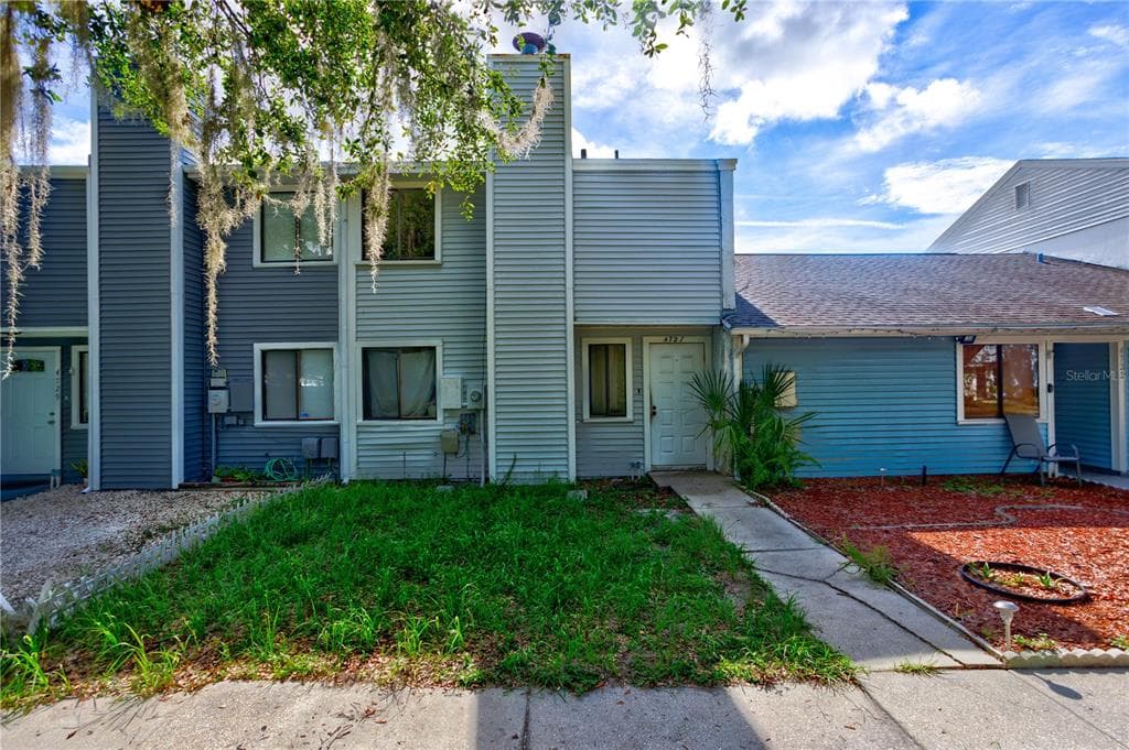 4727 STONEPOINTE PLACE TAMPA, FL 33634