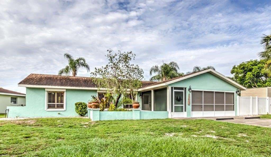 918 SILVER PALM WAY APOLLO BEACH, FL 33572