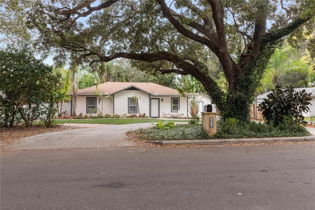 1014 PINEBROOK DRIVE CLEARWATER, FL 33755