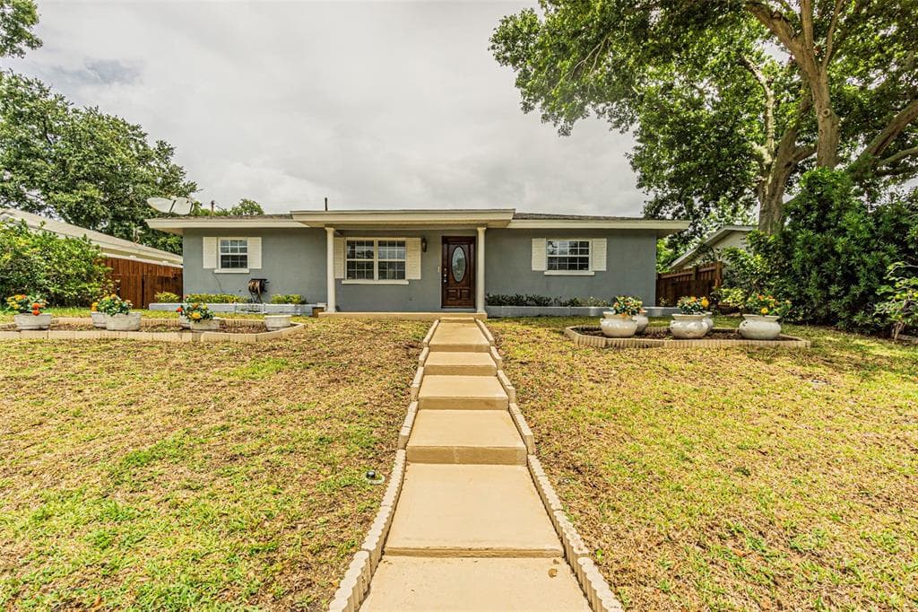 325 TWIN LAKE DRIVE