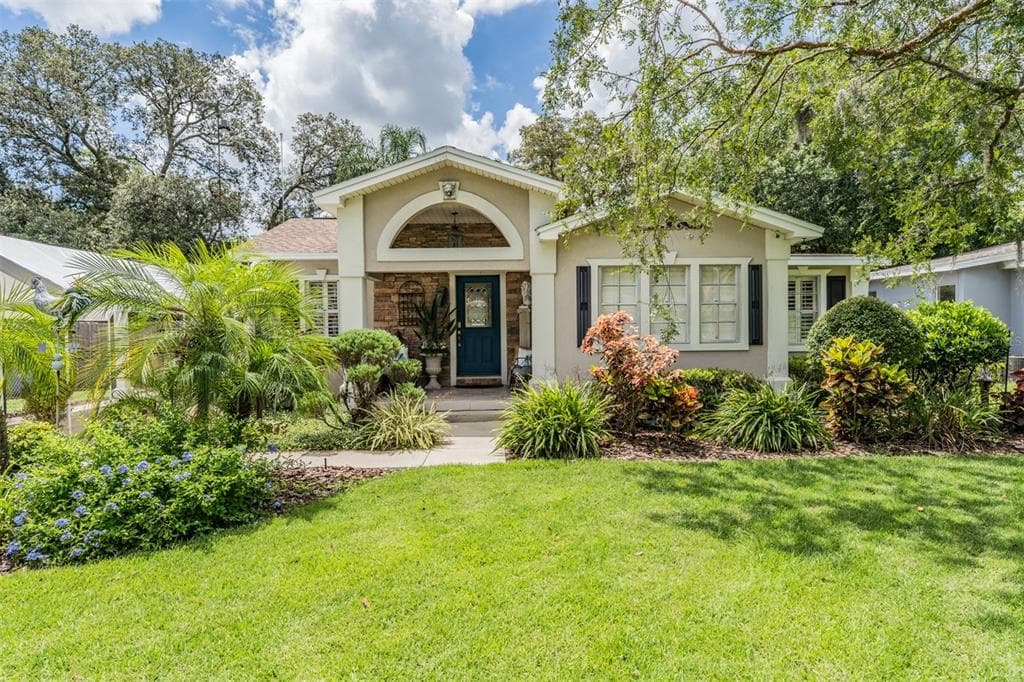 1310 DIVOT LANE TAMPA, FL 33612