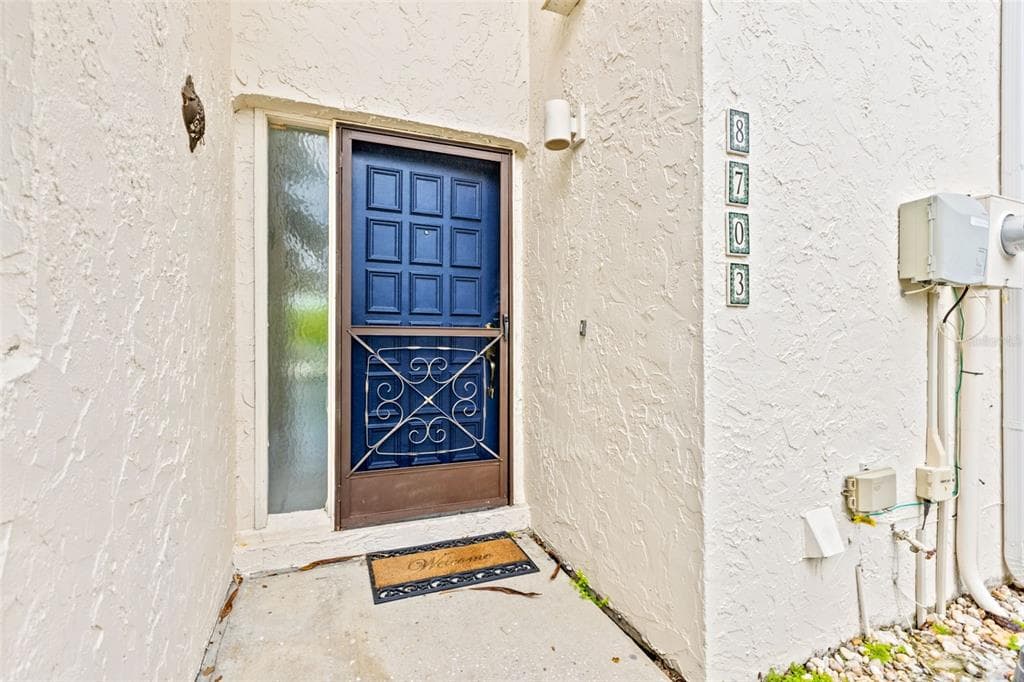8703 COVE COURT UNIT 8703 TAMPA, FL 33615