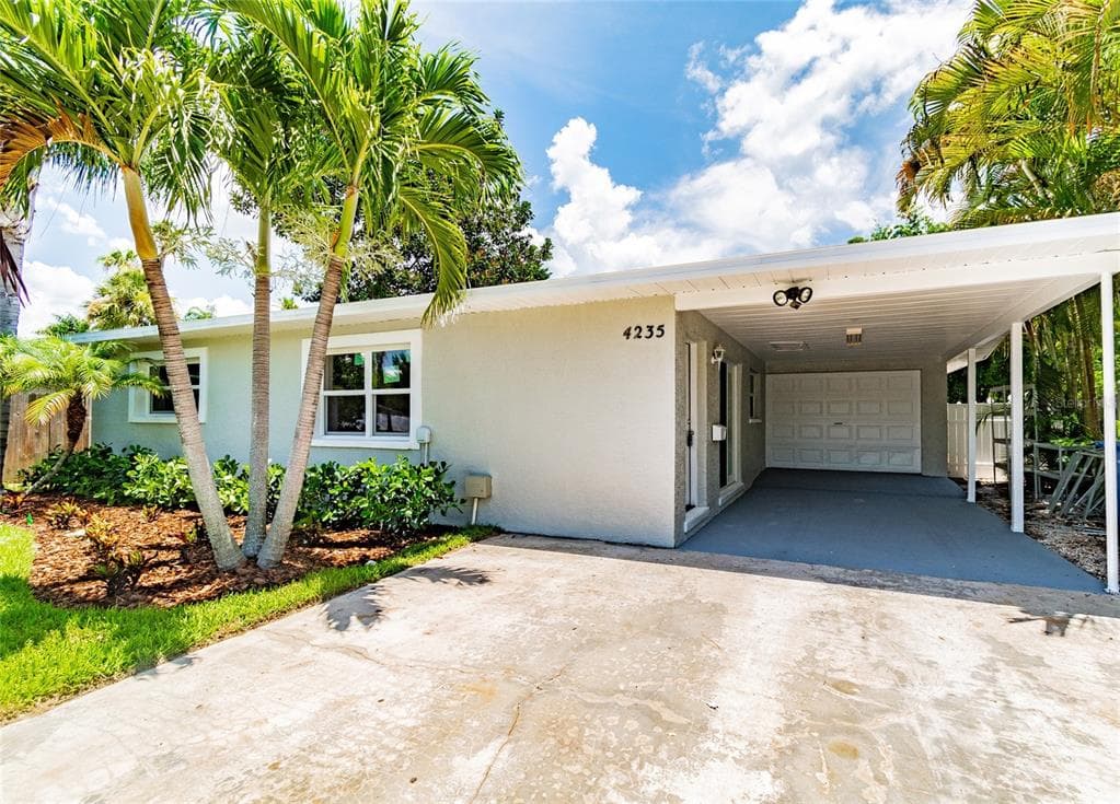 4235 CARSON STREET NE ST PETERSBURG, FL 33703
