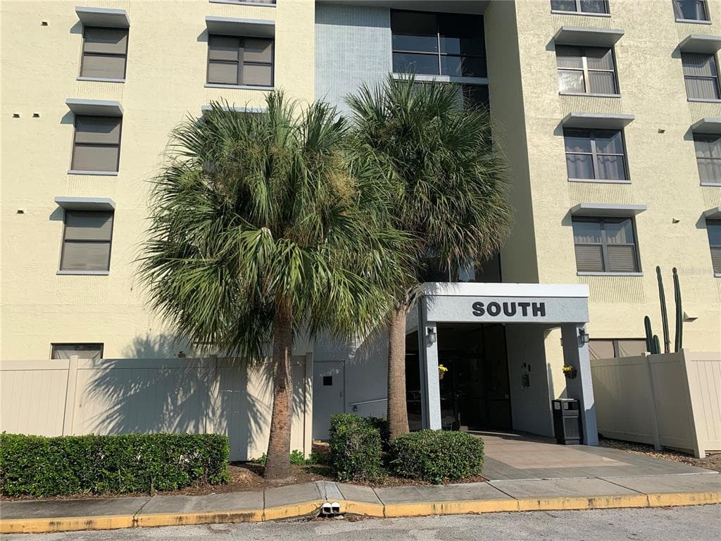 701 S MADISON AVENUE UNIT 111 CLEARWATER, FL 33756