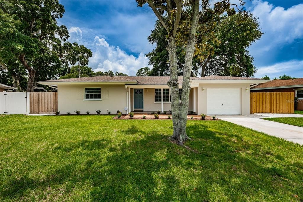 685 SAN ROY DRIVE S DUNEDIN, FL 34698