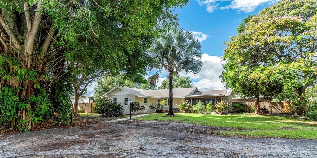 6091 102 AVENUE N PINELLAS PARK, FL 33782