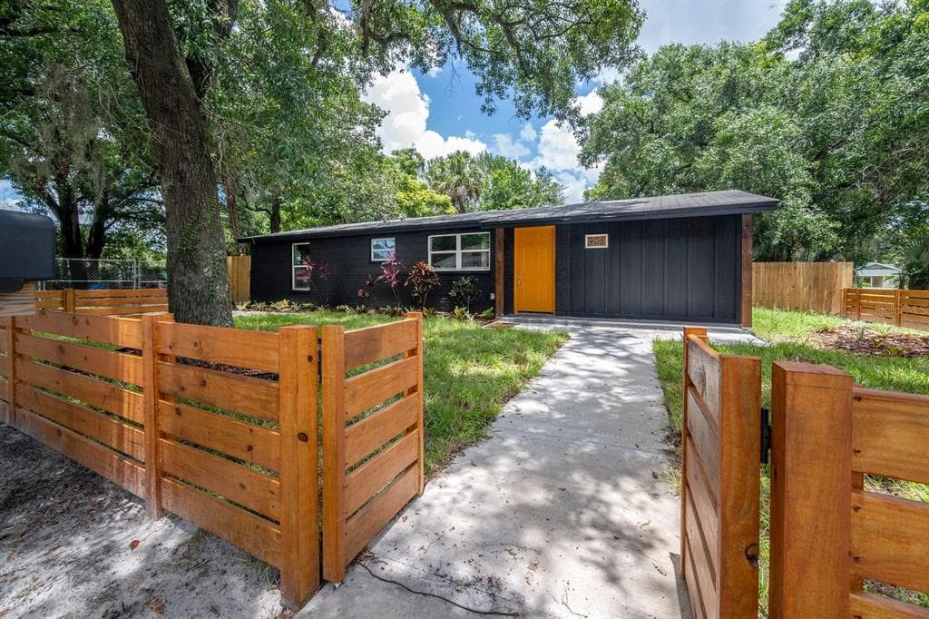 906 E OSBORNE AVENUE TAMPA, FL 33603