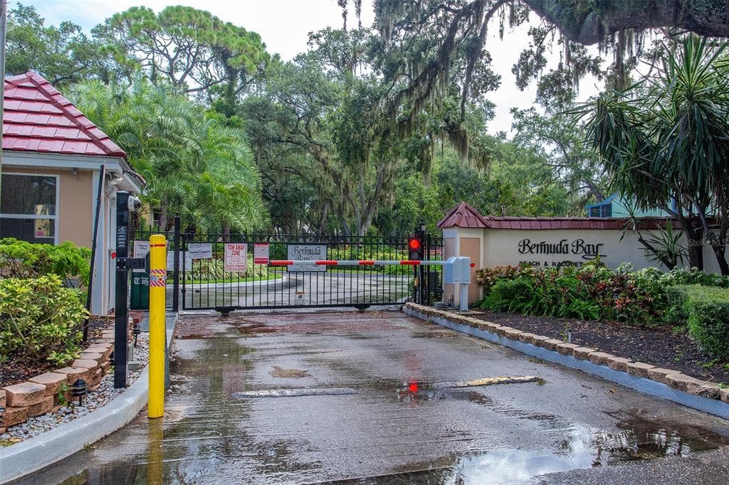 3795 41ST LANE S UNIT B ST PETERSBURG, FL 33711