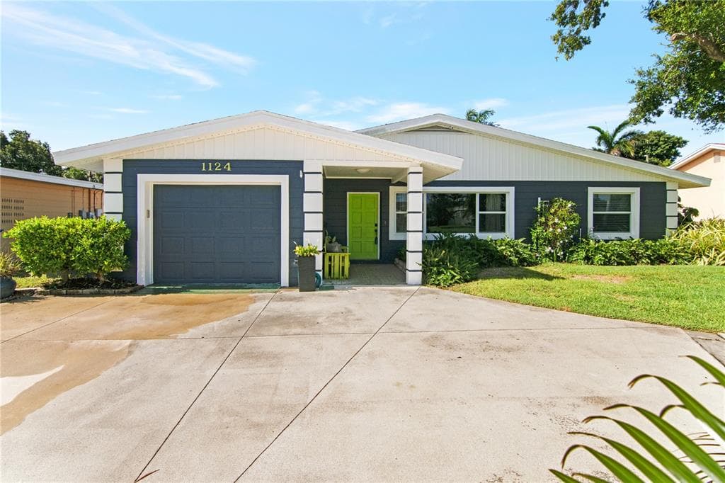 1124 40TH AVENUE NE ST PETERSBURG, FL 33703