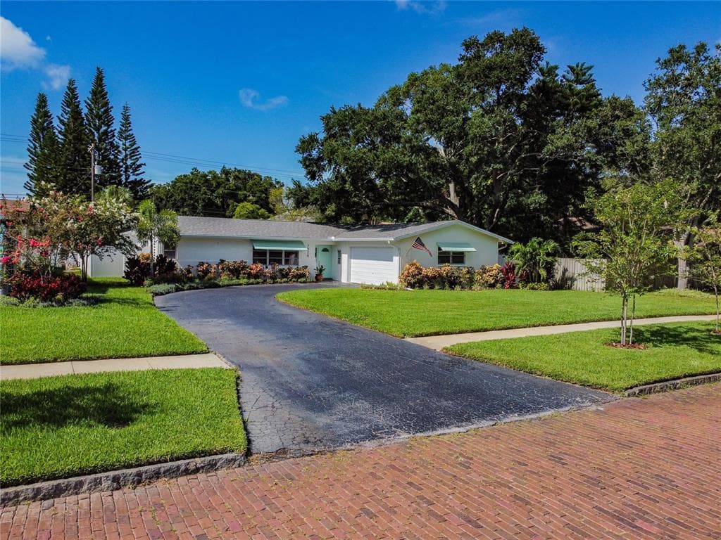 7516 DARTMOUTH AVENUE N ST PETERSBURG, FL 33710