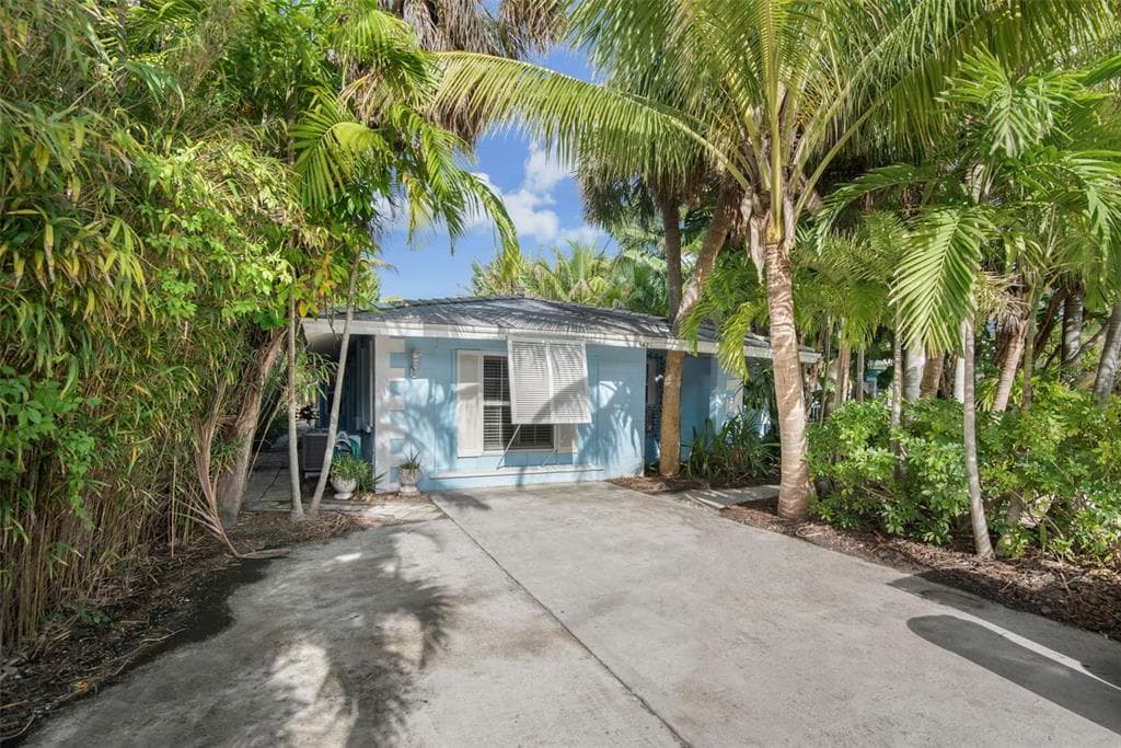5625 GULF DRIVE HOLMES BEACH, FL 34217