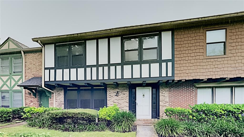 8227 SUTTON PLACE N JACKSONVILLE, FL 32217