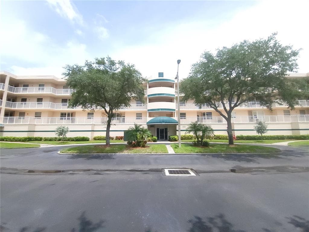 6399 SHORELINE DRIVE UNIT 4102 ST PETERSBURG, FL 33708