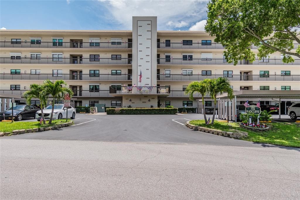 8198 TERRACE GARDEN DRIVE N UNIT 507 ST PETERSBURG, FL 33709