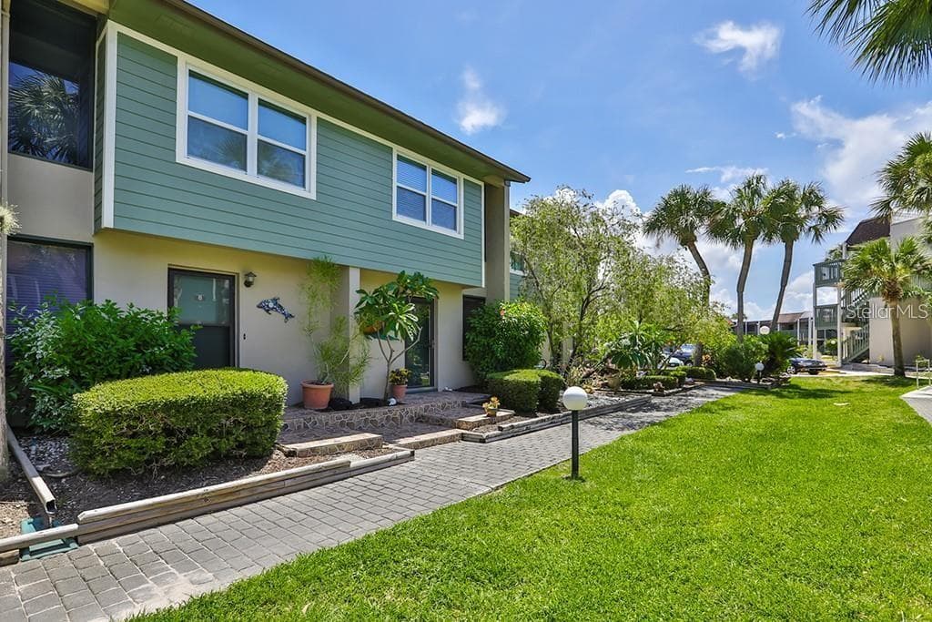 1028 APOLLO BEACH BOULEVARD UNIT 6 APOLLO BEACH, FL 33572