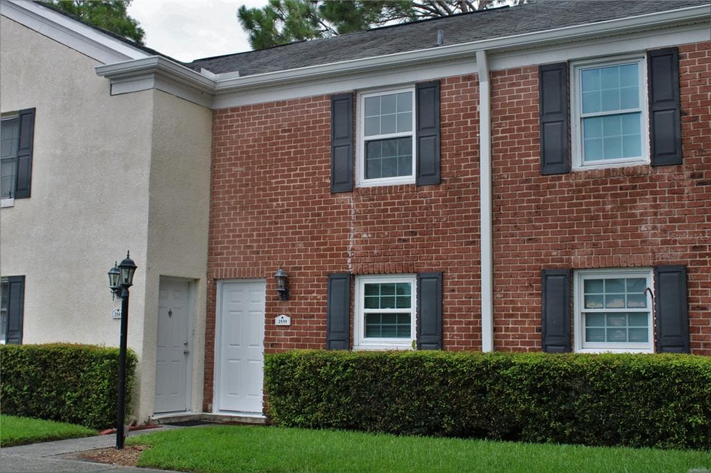 2539 CEDAR CYPRESS COURT UNIT E TAMPA, FL 33618