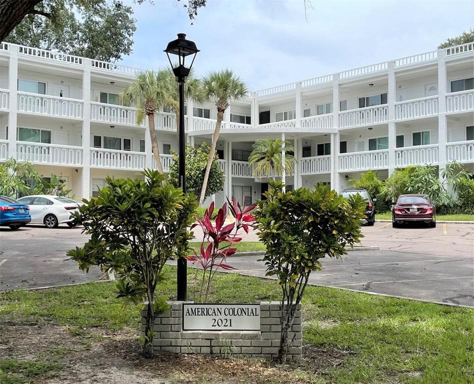 2021 AUSTRALIA WAY W UNIT 51 CLEARWATER, FL 33763
