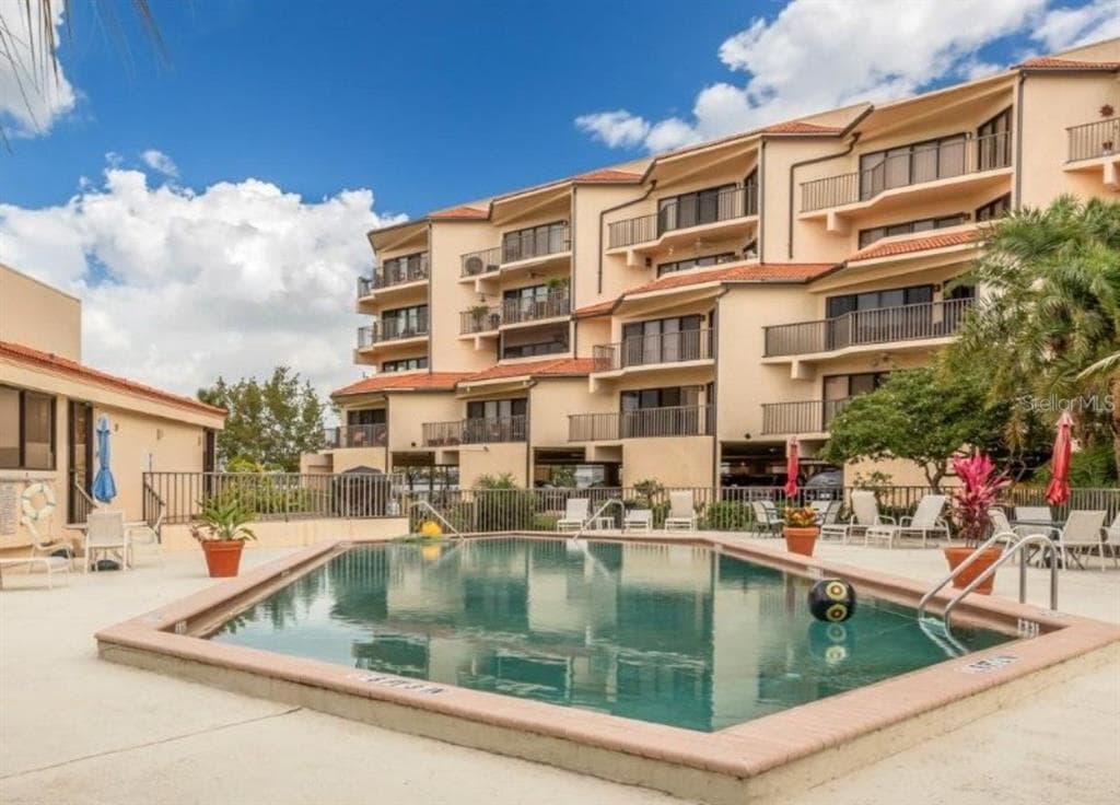 204 3RD STREET W UNIT 205 BRADENTON, FL 34205
