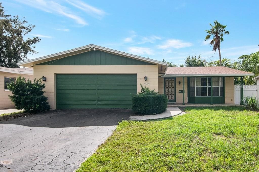 3927 HARRISBURG STREET NE ST PETERSBURG, FL 33703