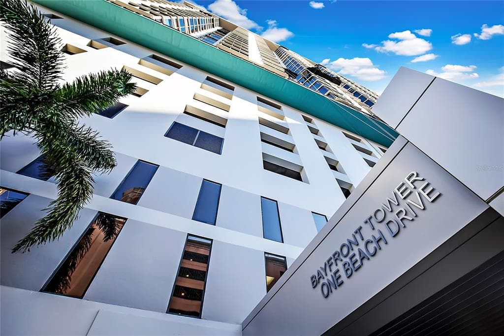 1 BEACH DRIVE SE UNIT 2014 ST PETERSBURG, FL 33701