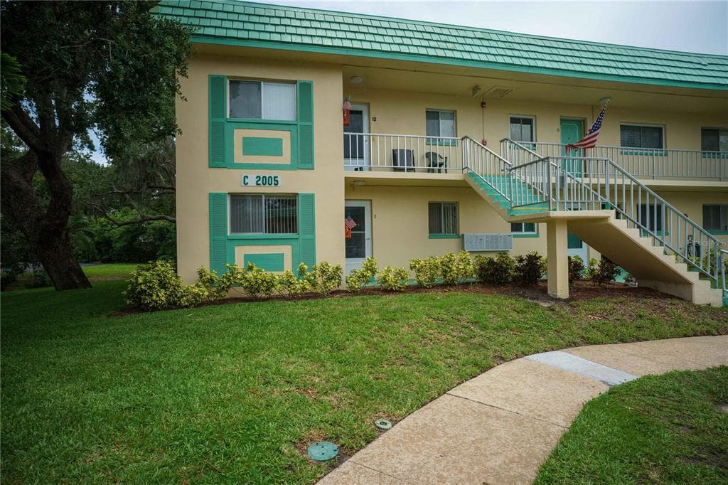 2005 GREENBRIAR BOULEVARD UNIT 1 CLEARWATER, FL 33763