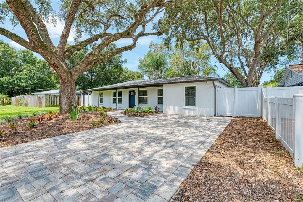 4323 S CLARK AVENUE TAMPA, FL 33611