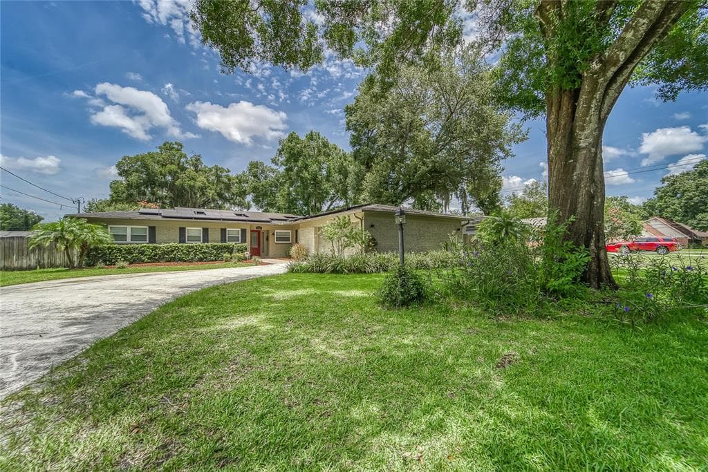 826 W RUSSELL DR PLANT CITY, FL 33563