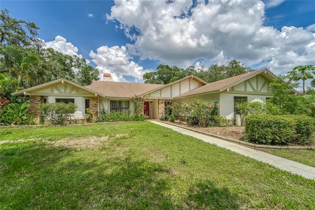 2809 HAMMOCK DR PLANT CITY, FL 33566