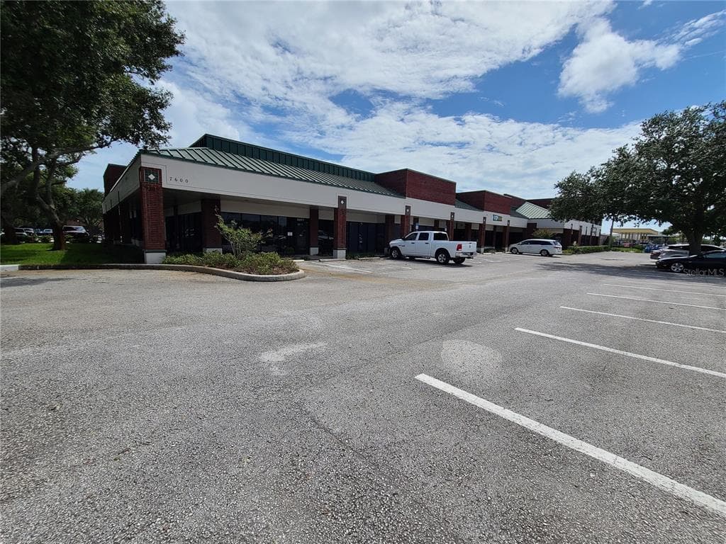 7600 BRYAN DAIRY ROAD UNIT B SEMINOLE, FL 33777