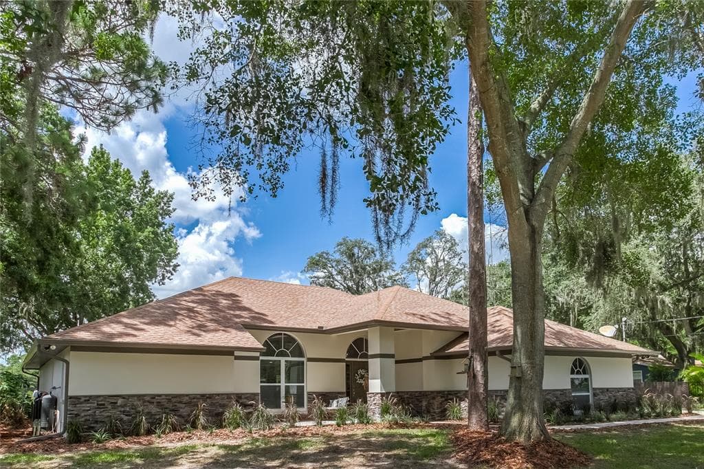 2001 NANCY AVENUE LUTZ, FL 33548