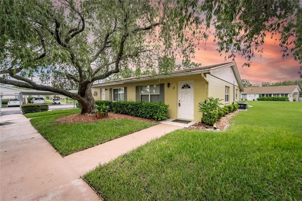 401 DORCHESTER PLACE UNIT 63 SUN CITY CENTER, FL 33573