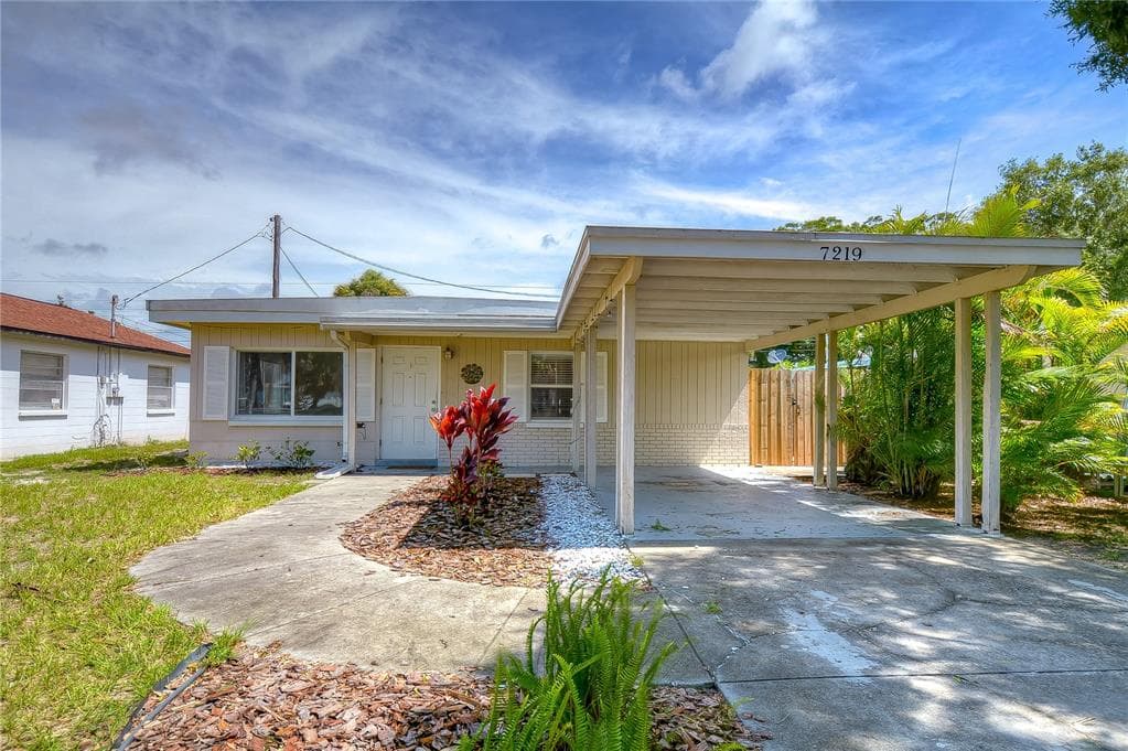 7219 32ND AVENUE N ST PETERSBURG, FL 33710