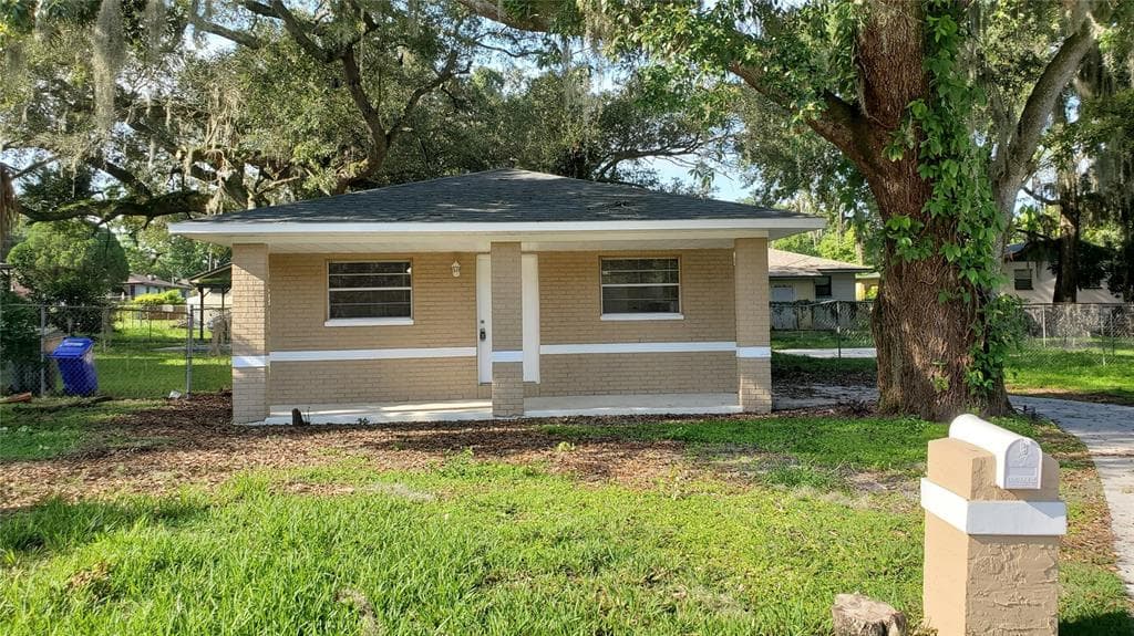 702 WHITEHURST STREET LAKELAND, FL 33805