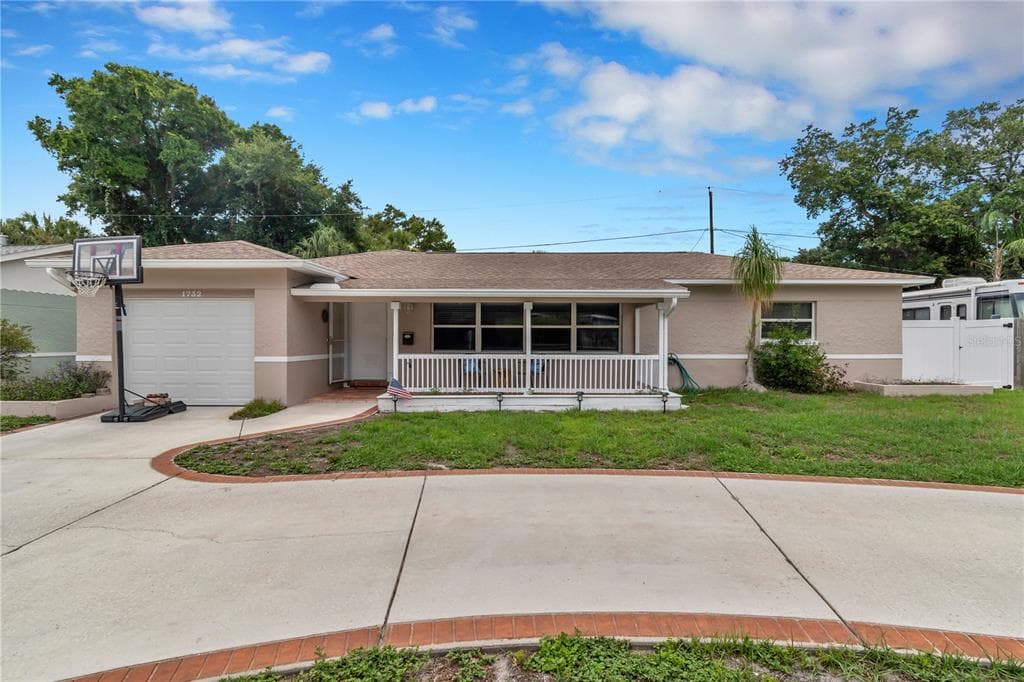 1732 65TH WAY N ST PETERSBURG, FL 33710