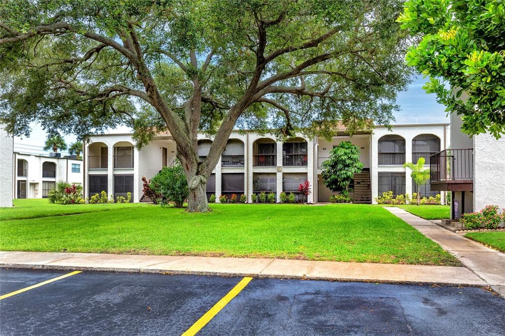 7701 STARKEY ROAD UNIT 730 SEMINOLE, FL 33777