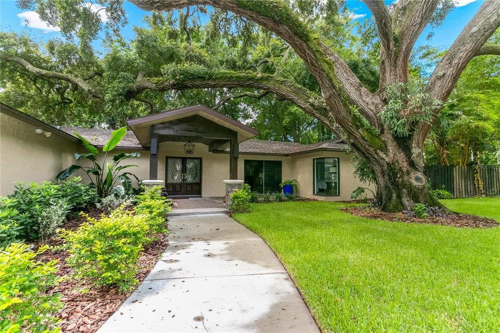 409 ROEBLING ROAD S BELLEAIR, FL 33756