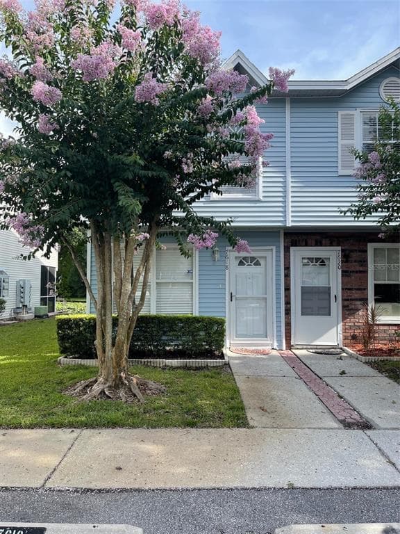 7618 COLONIAL COURT TAMPA, FL 33615