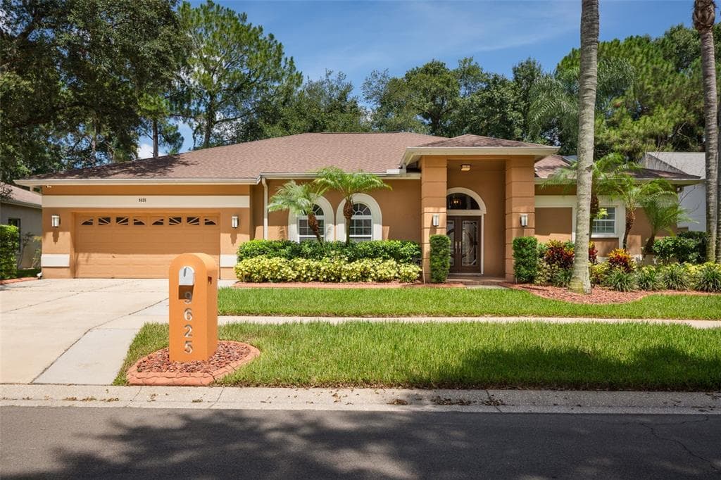 9625 NORCHESTER CIRCLE TAMPA, FL 33647