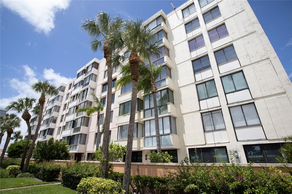 644 ISLAND WAY UNIT 603 CLEARWATER, FL 33767